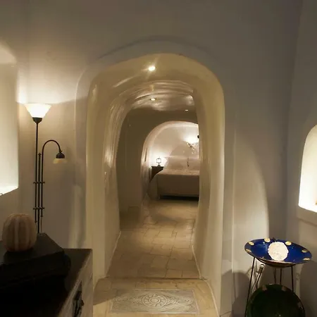 Heliophos Boutique Caves 3* אויה